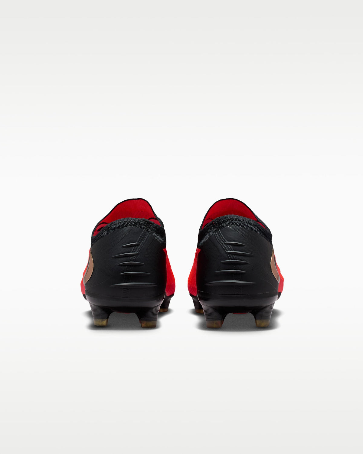 Chuteira Nike Phantom 6 Low Elite FG