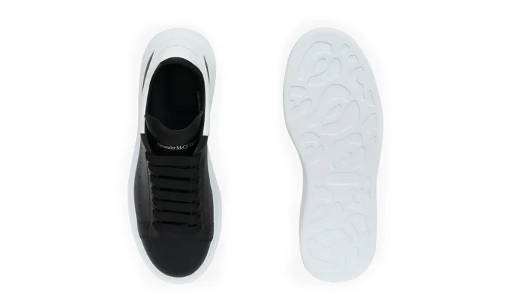 OVERSIZED WHITE BLACK